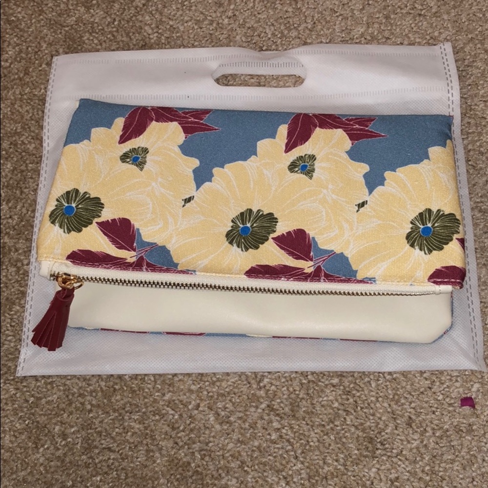 Fold over clutch